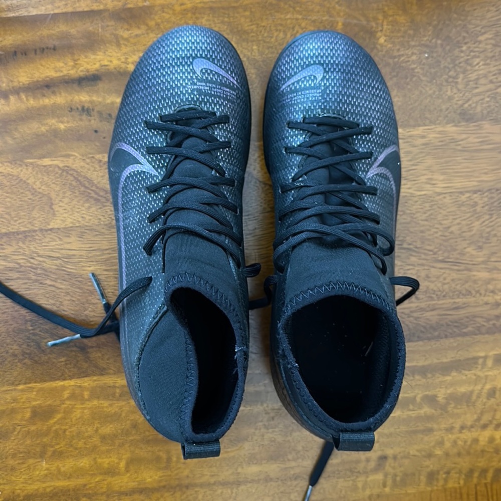 Nike Soccer Cleat Kids Size 2.5